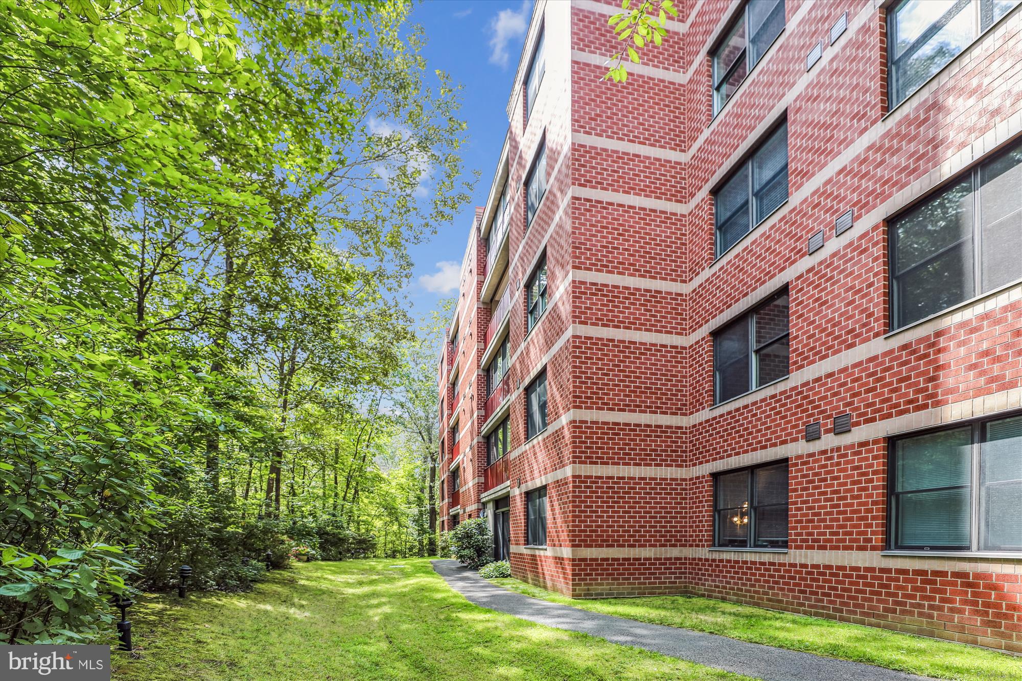 MCKINSEY PARK - Residential