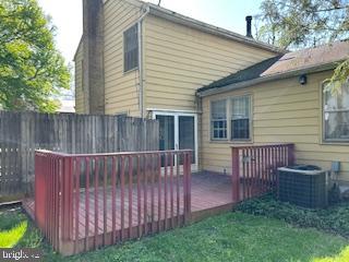 MANOR LAKE - Residential