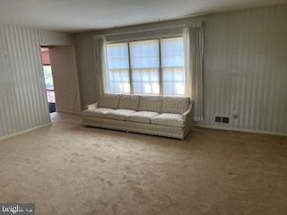 MANOR LAKE - Residential