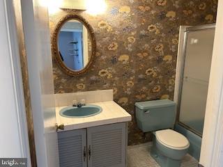 MANOR LAKE - Residential