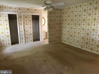 MANOR LAKE - Residential