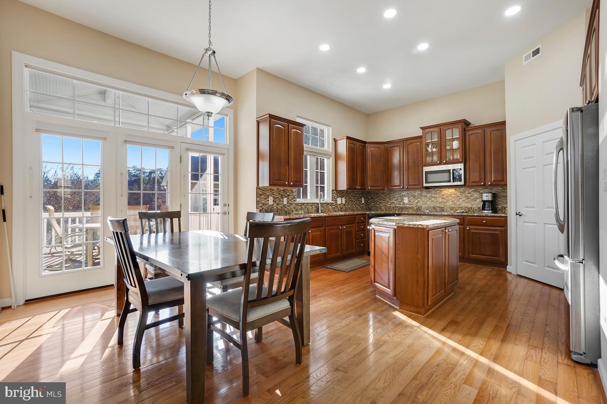 BOWEN MANOR - Residential