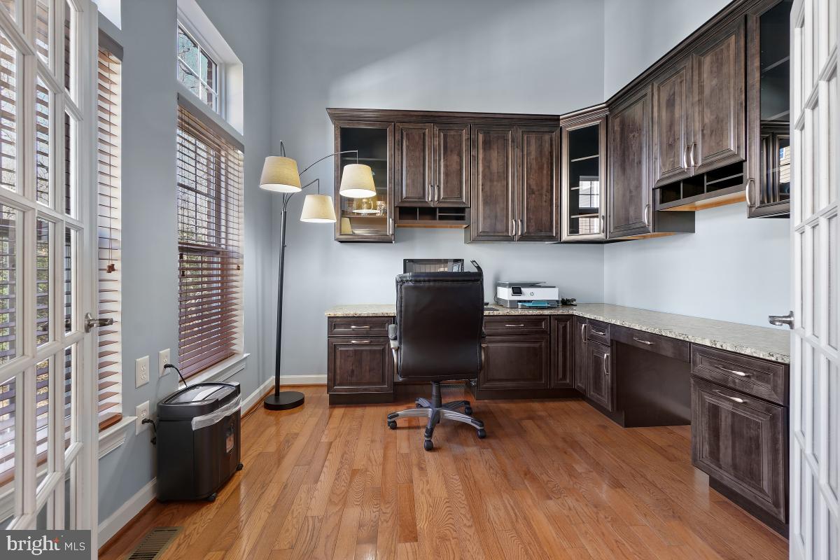 BOWEN MANOR - Residential