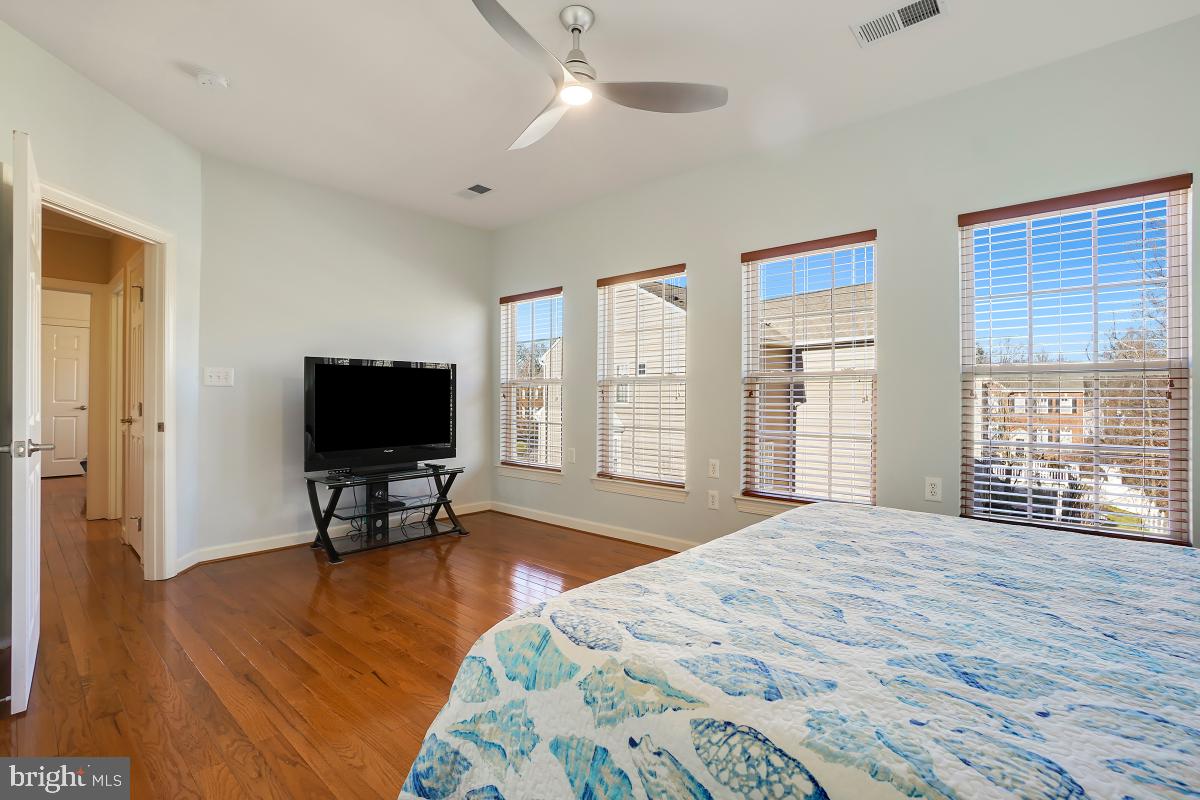 BOWEN MANOR - Residential