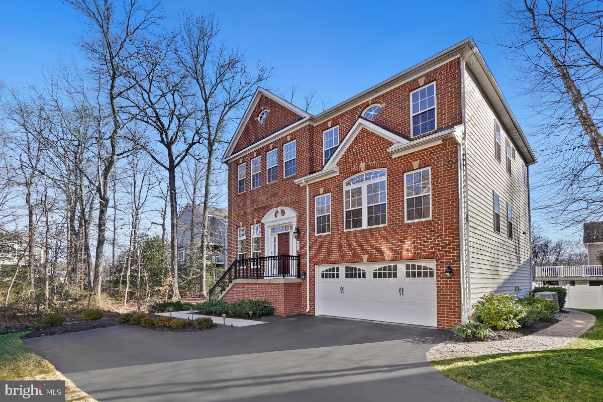 BOWEN MANOR - Residential