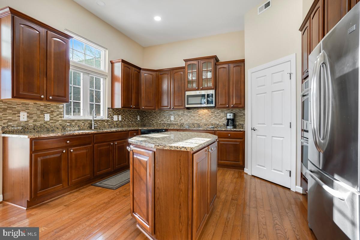 BOWEN MANOR - Residential