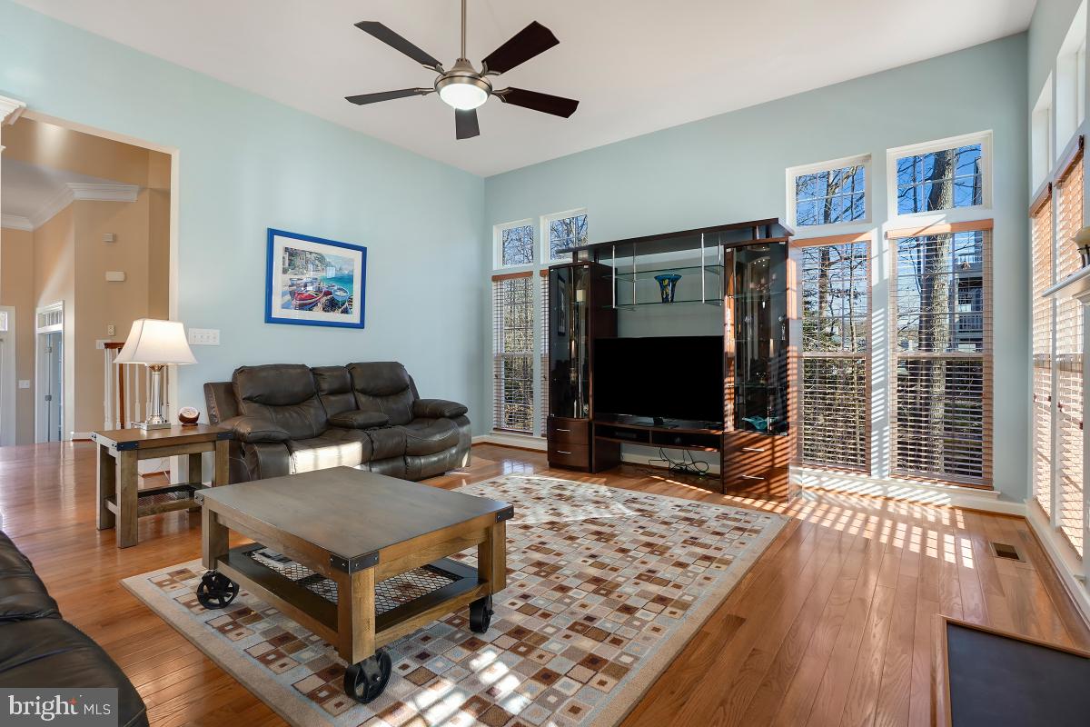 BOWEN MANOR - Residential