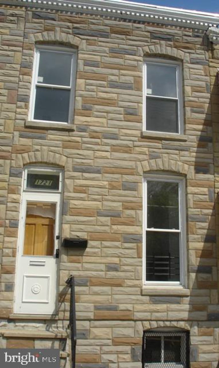 Come see this beautiful 2 bedroom one bath rental unit (licensed and MDE Lead Certification in hand)  near downtown and other Baltimore attractions. such as the stadiums, UMDB, UB, hospitals, B and O Train Museum and the inner harbor.  Unit is currently rented,  (documents available for viewing upon request)  Please do not disturb the tenant