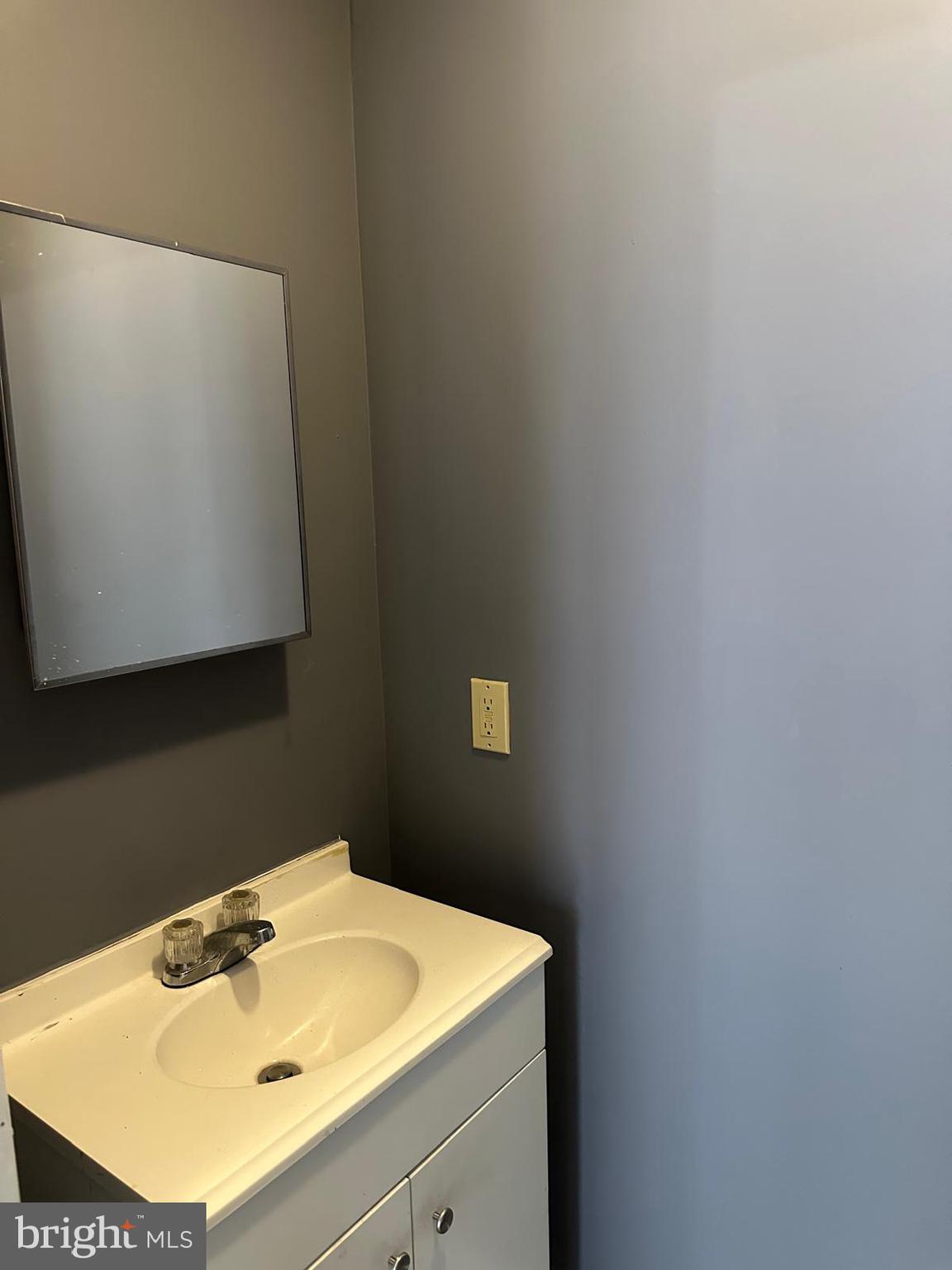 1706 W LEXINGTON STREET