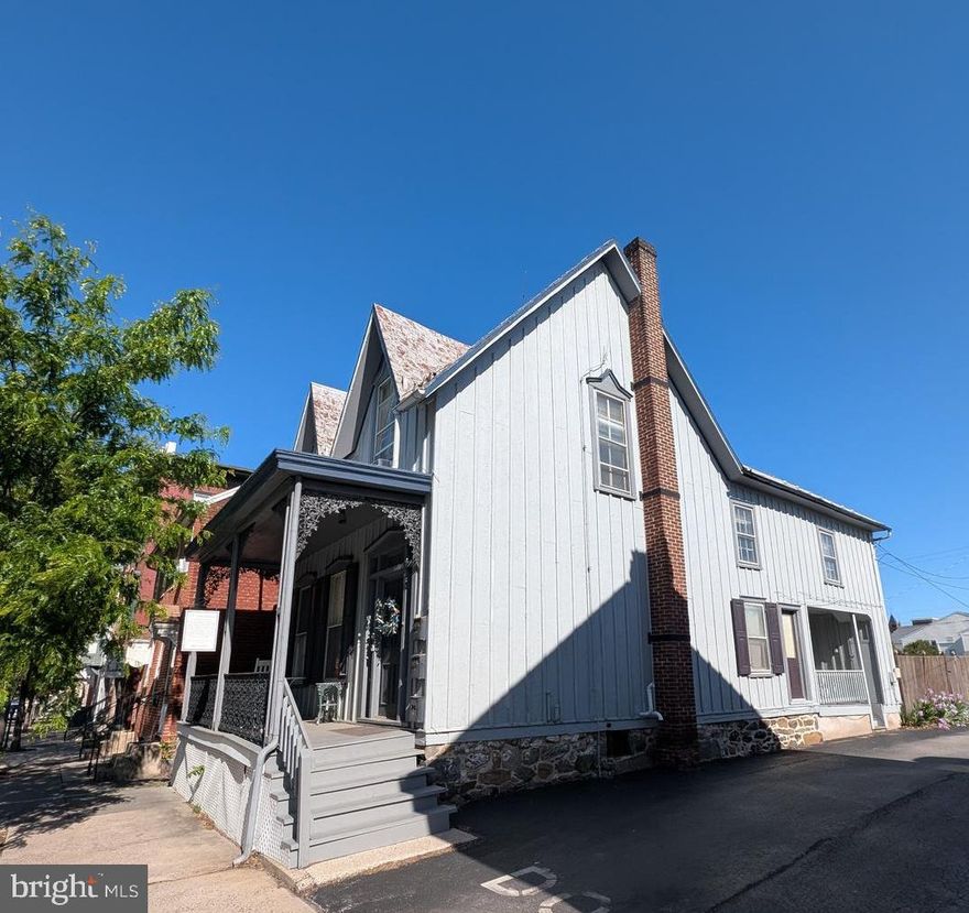 1 Bedroom, 1 Bath apartment in the heart of Gettysburg - 1 block west of the square. Rent includes all utilities except internet/cable/phone. This is a second floor unit so you have to be ok with stairs. 
NO pets.  On-line Application after you have seen the property. Security Deposit equal to one month's rent. Available Immediately.