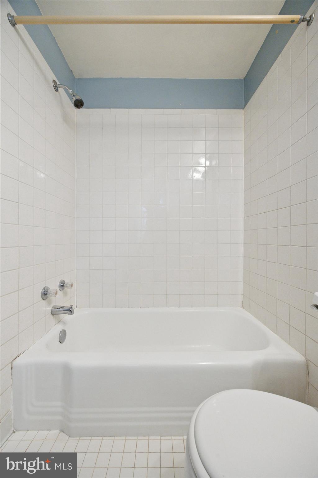 COURT OF HENDERSON - Residential