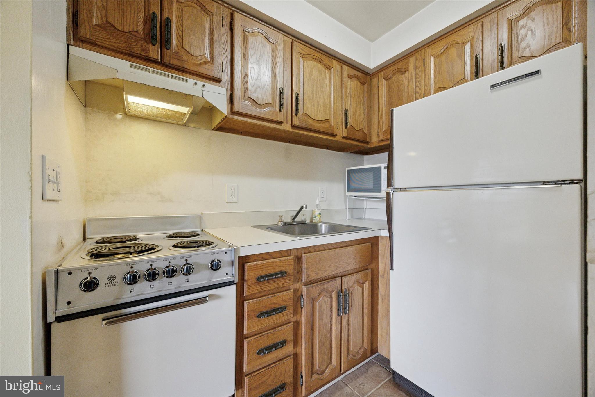 COURT OF HENDERSON - Residential