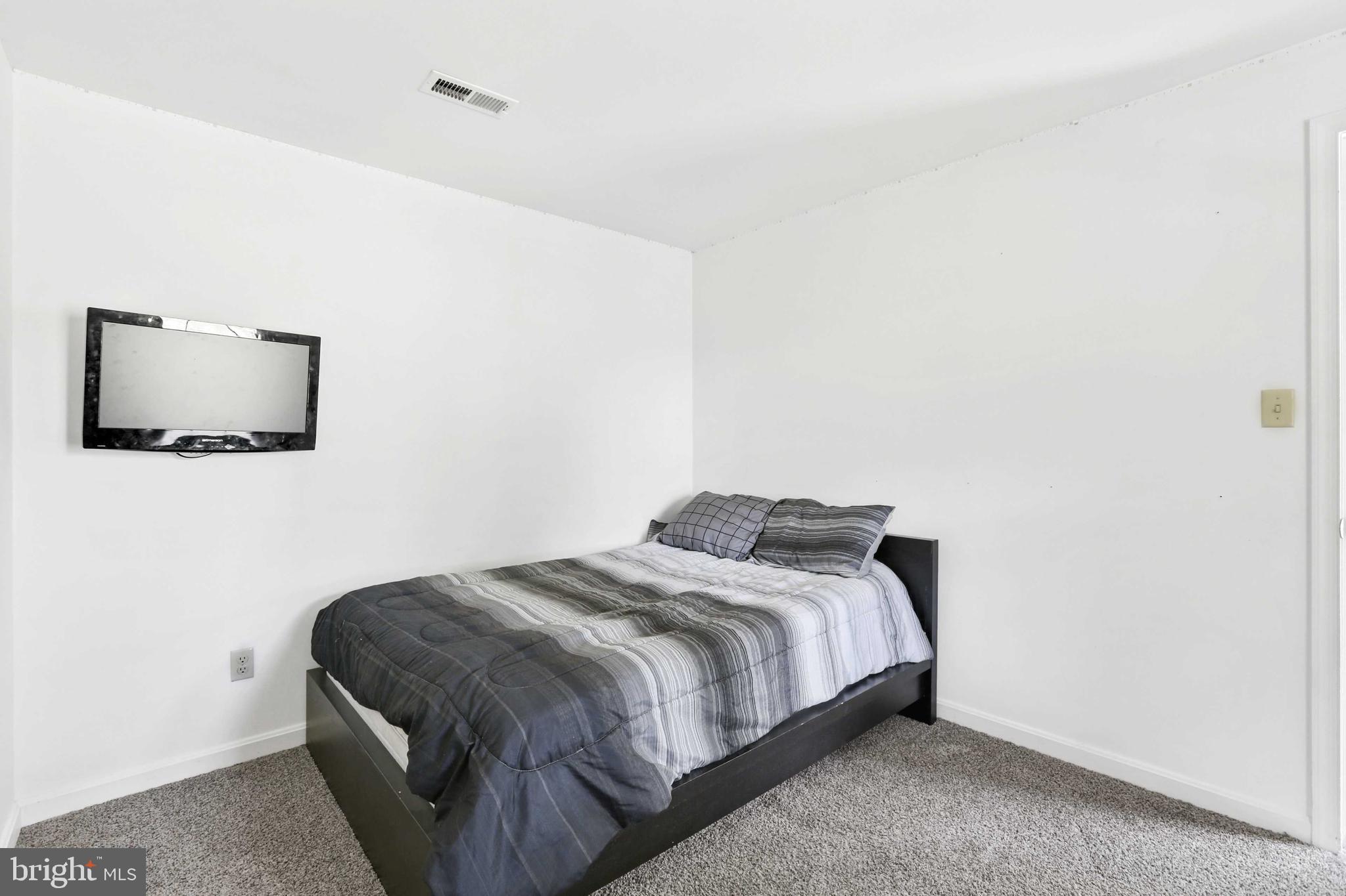 CONSTANT FRIENDSHIP - Residential