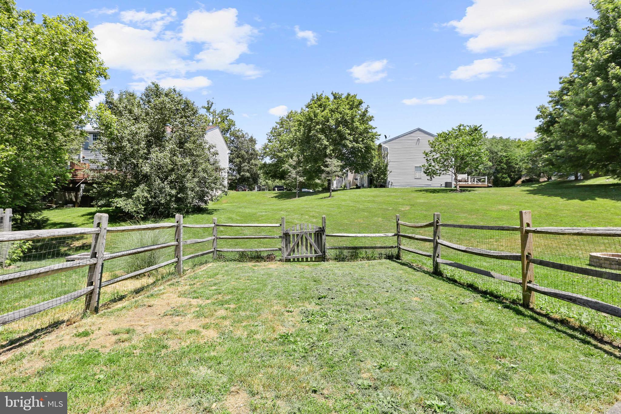 CONSTANT FRIENDSHIP - Residential