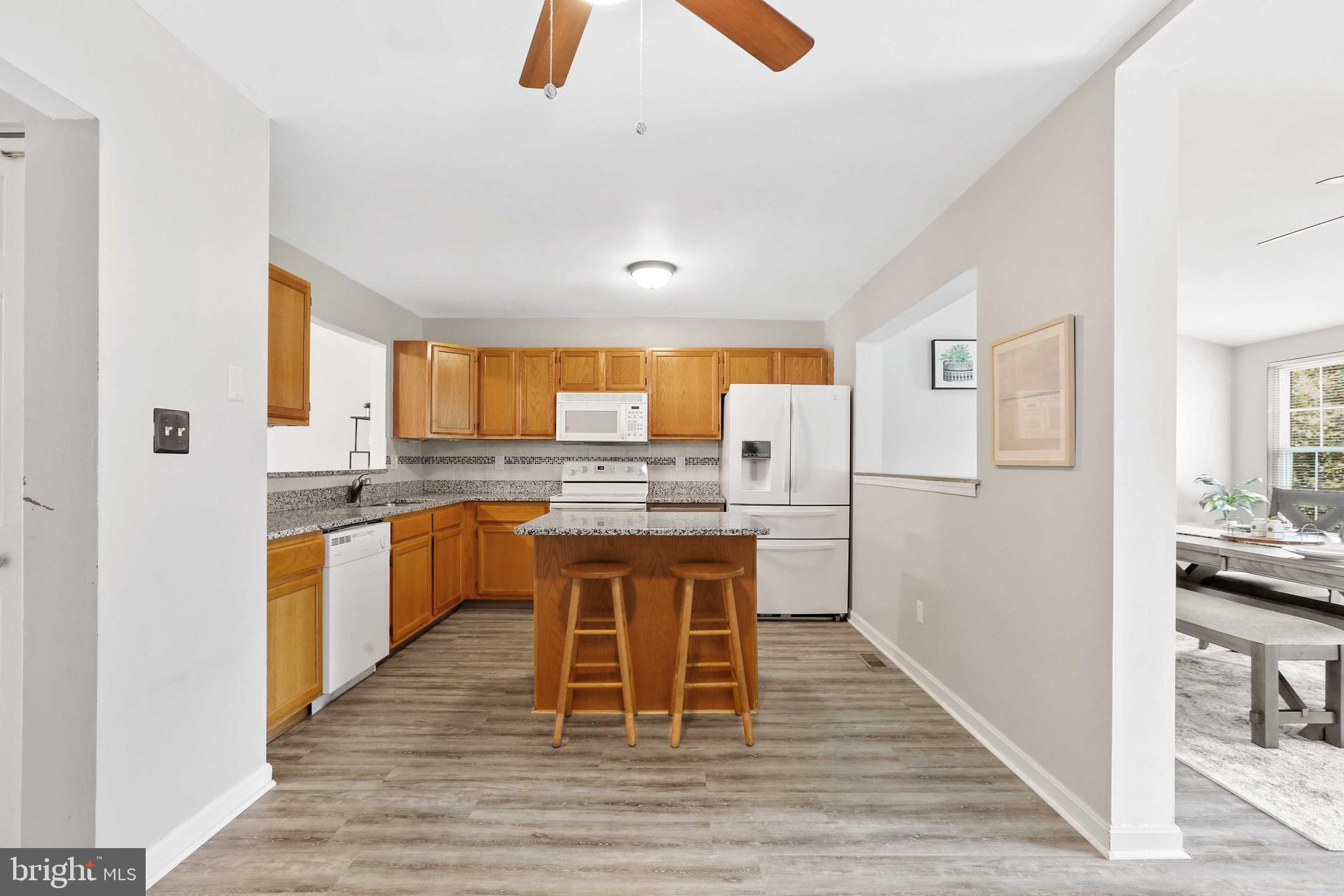 CONSTANT FRIENDSHIP - Residential