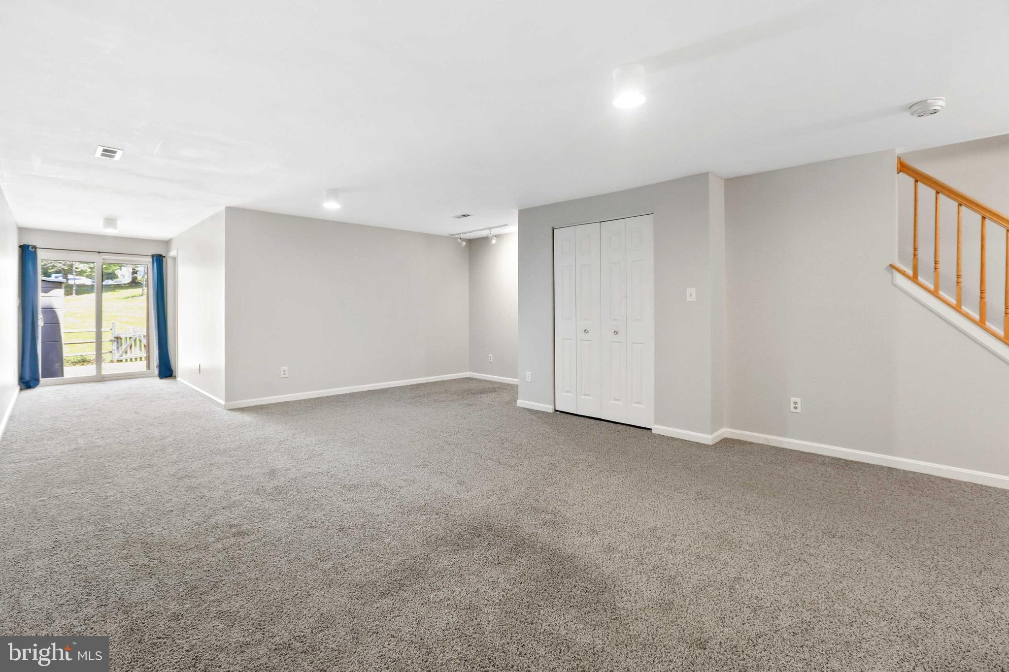 CONSTANT FRIENDSHIP - Residential