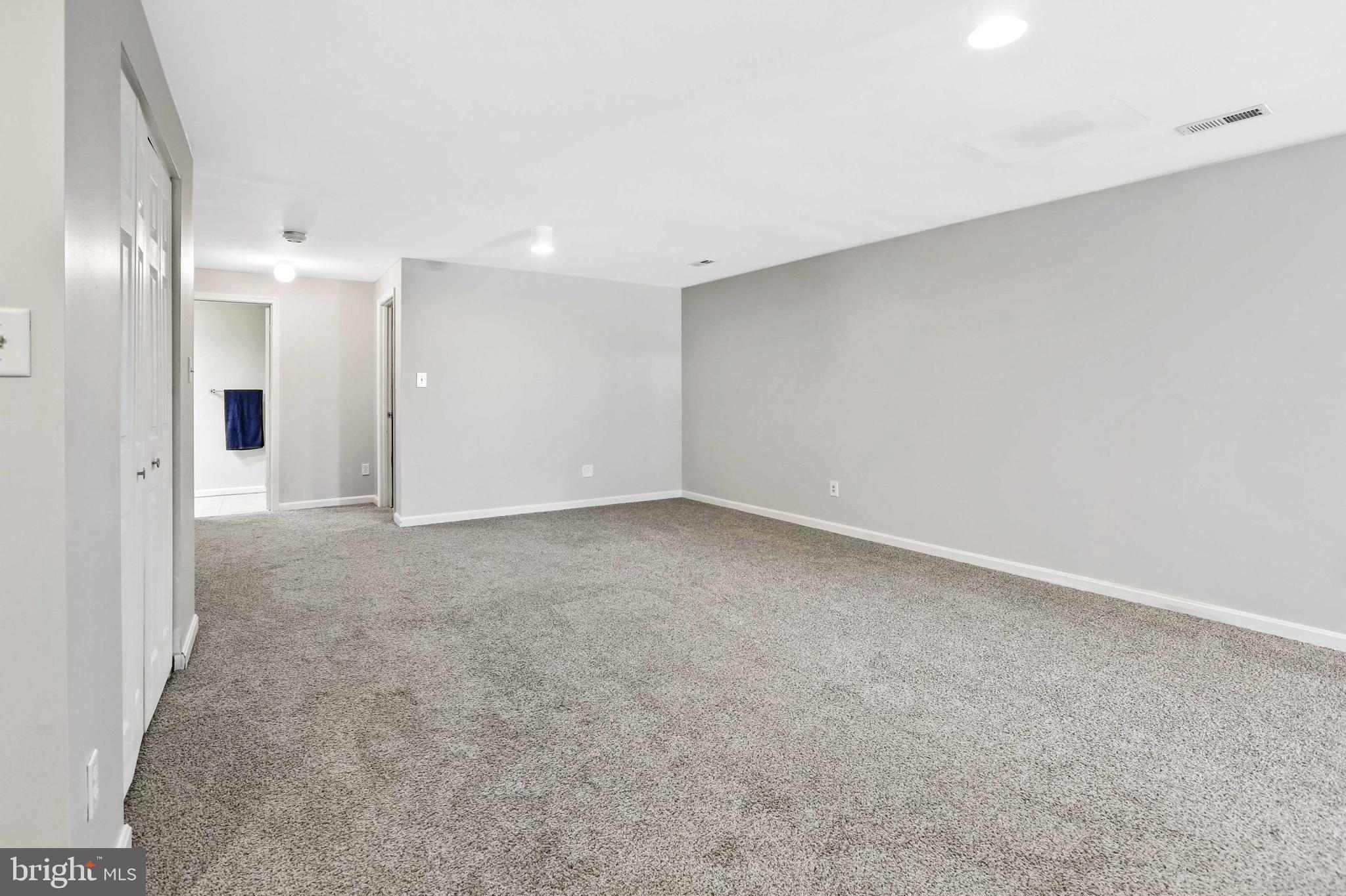 CONSTANT FRIENDSHIP - Residential