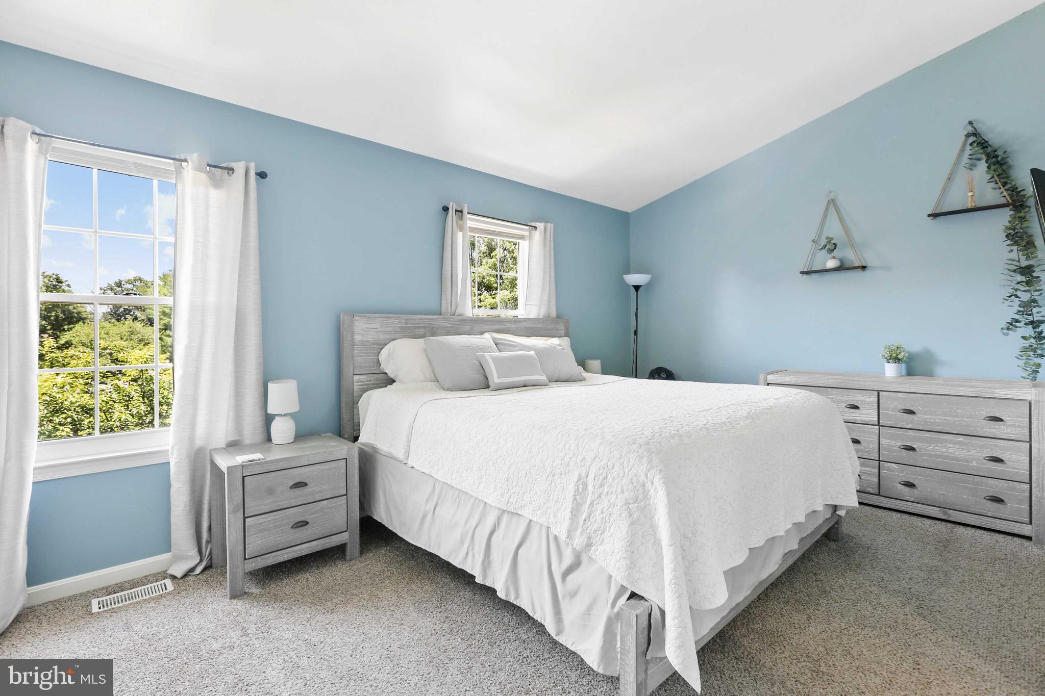 CONSTANT FRIENDSHIP - Residential