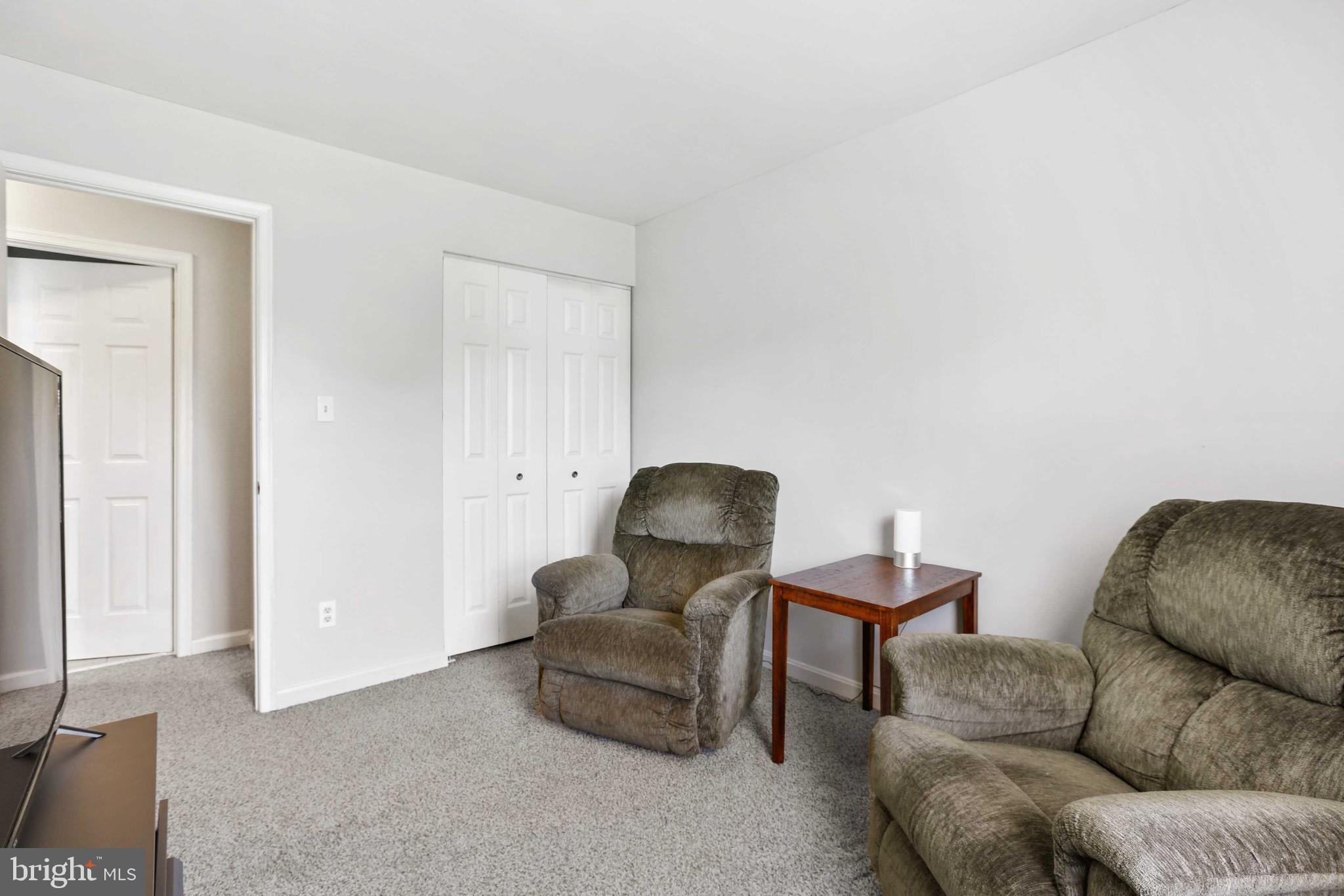 CONSTANT FRIENDSHIP - Residential