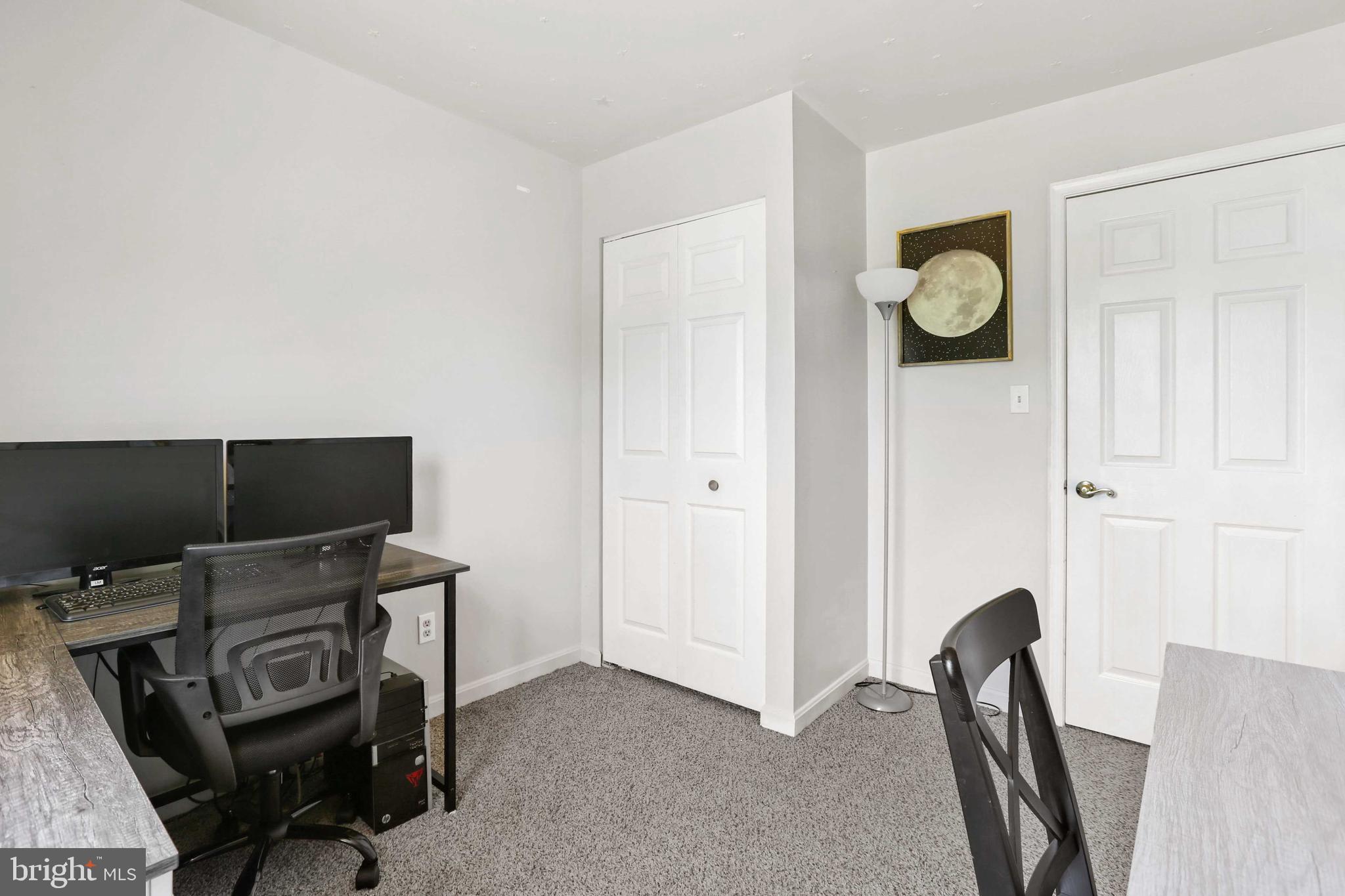 CONSTANT FRIENDSHIP - Residential