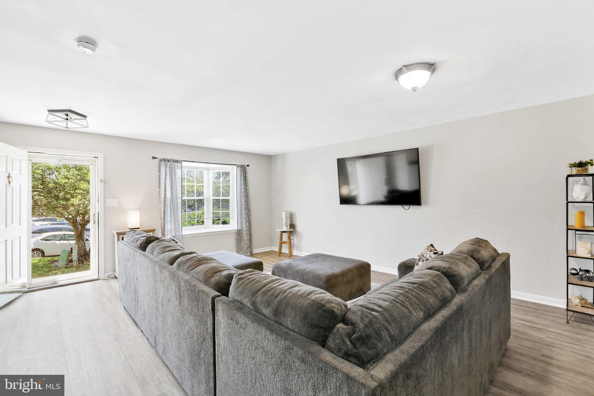 CONSTANT FRIENDSHIP - Residential