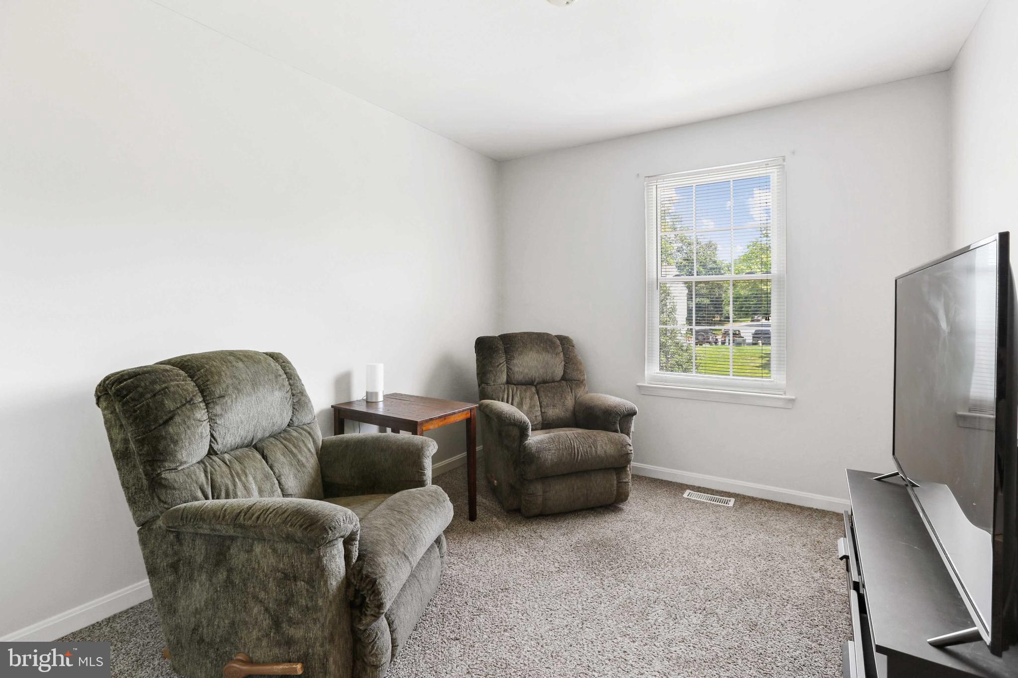 CONSTANT FRIENDSHIP - Residential