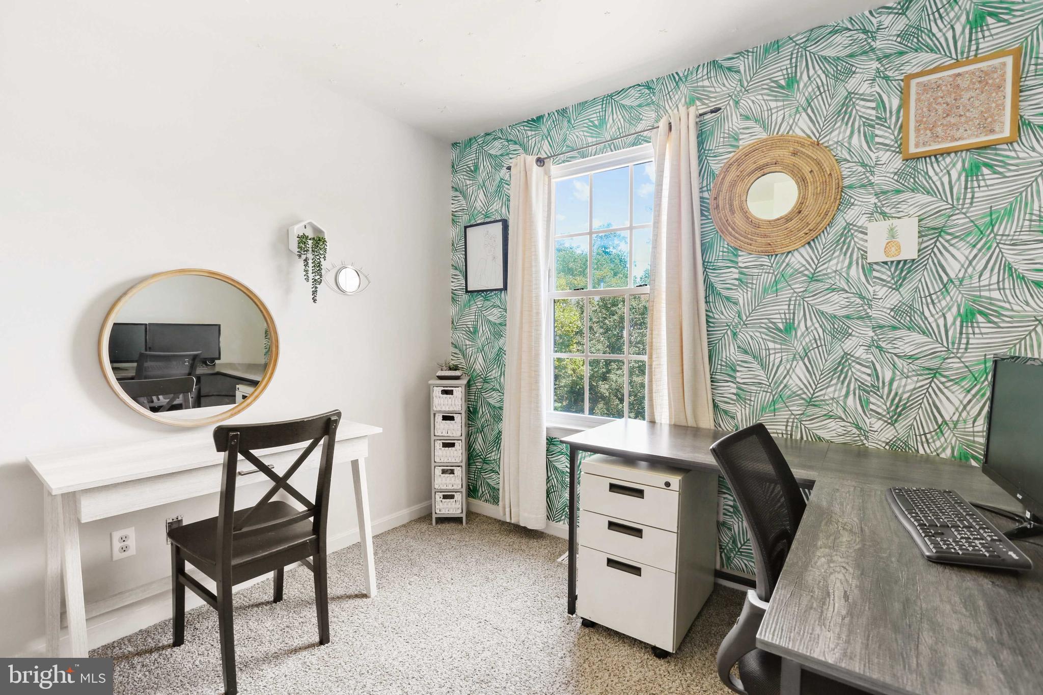 CONSTANT FRIENDSHIP - Residential