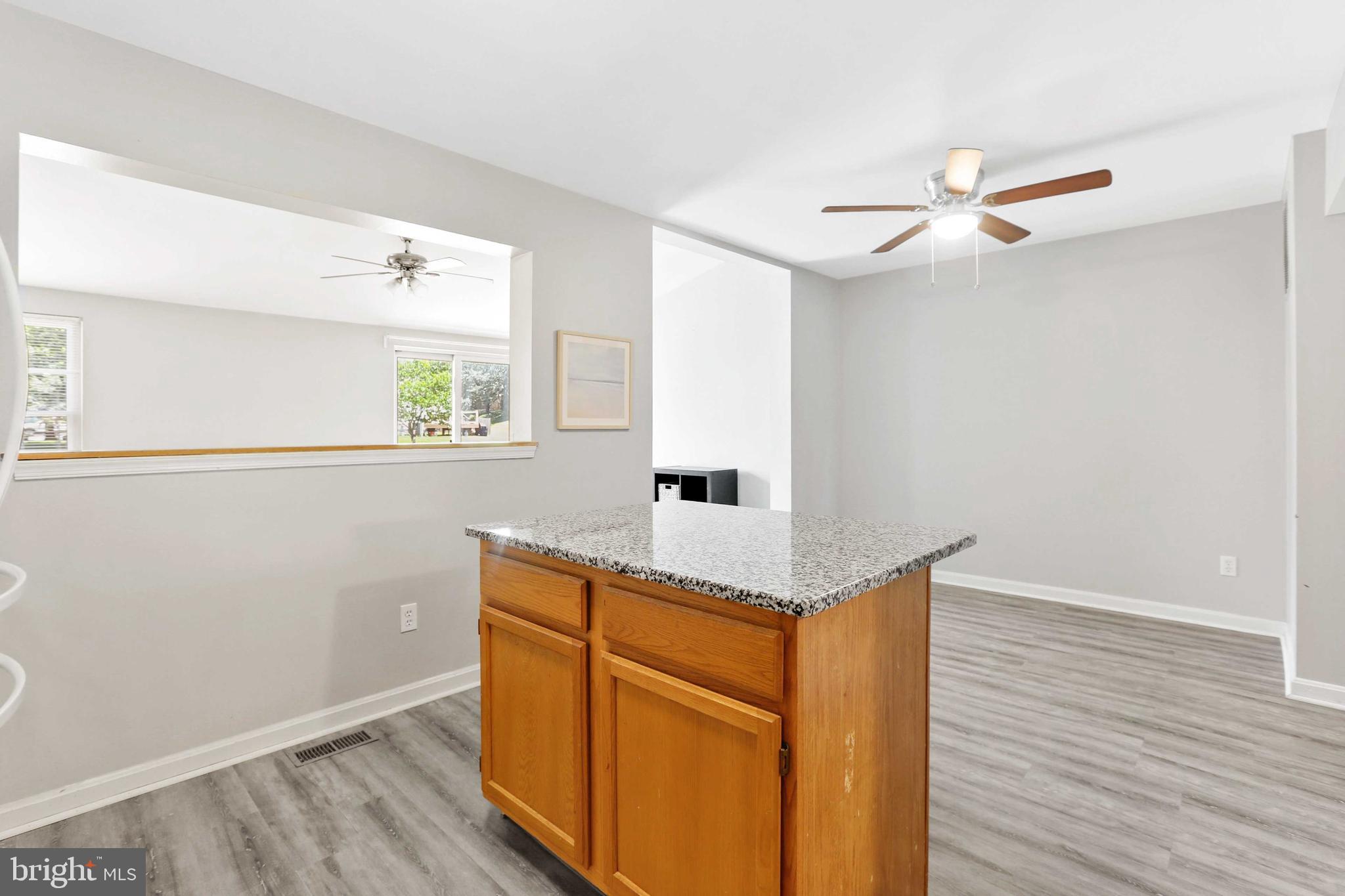 CONSTANT FRIENDSHIP - Residential