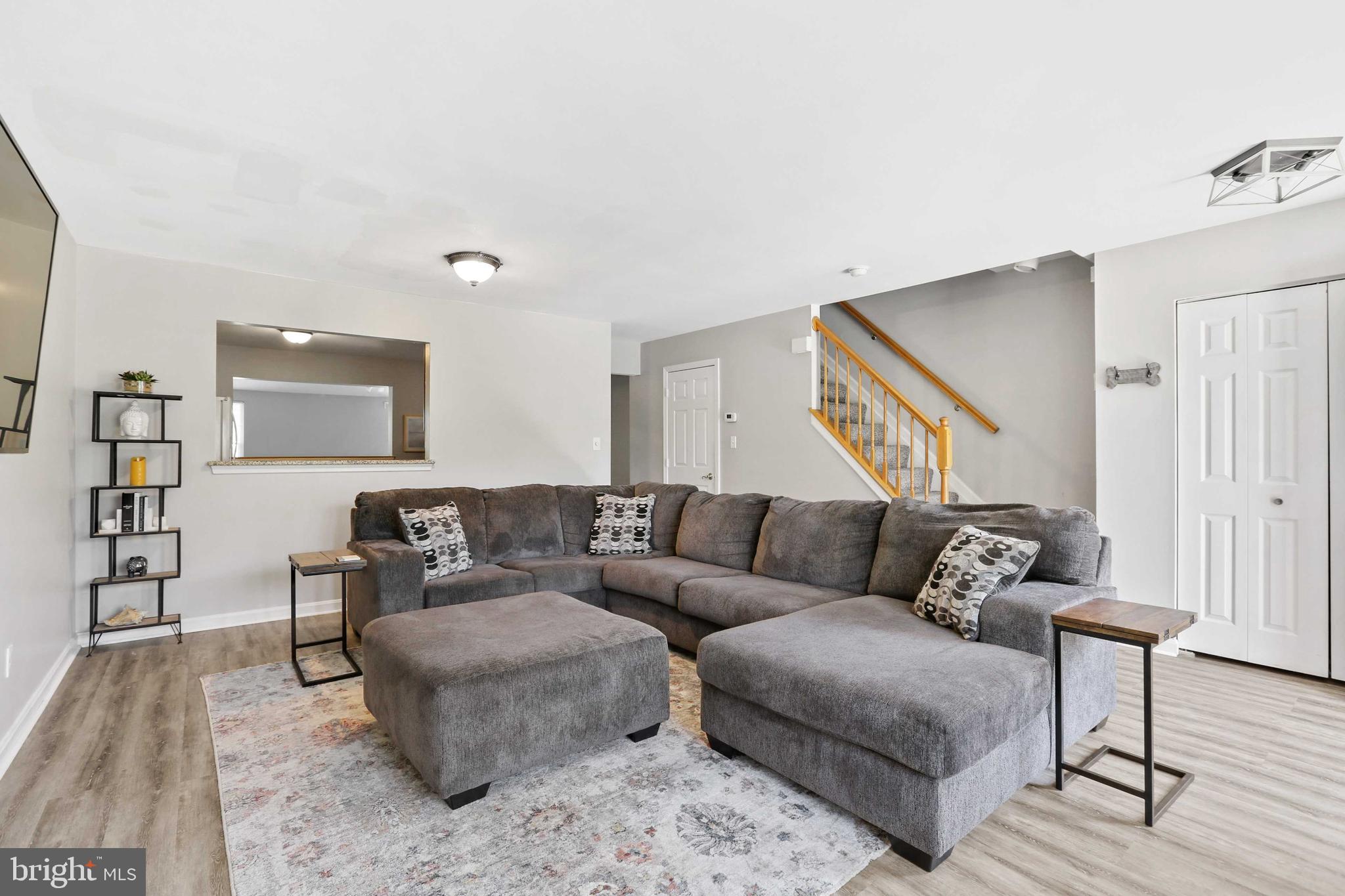 CONSTANT FRIENDSHIP - Residential