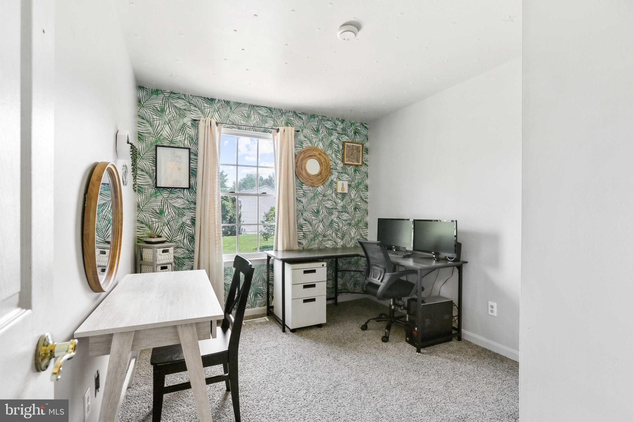 CONSTANT FRIENDSHIP - Residential