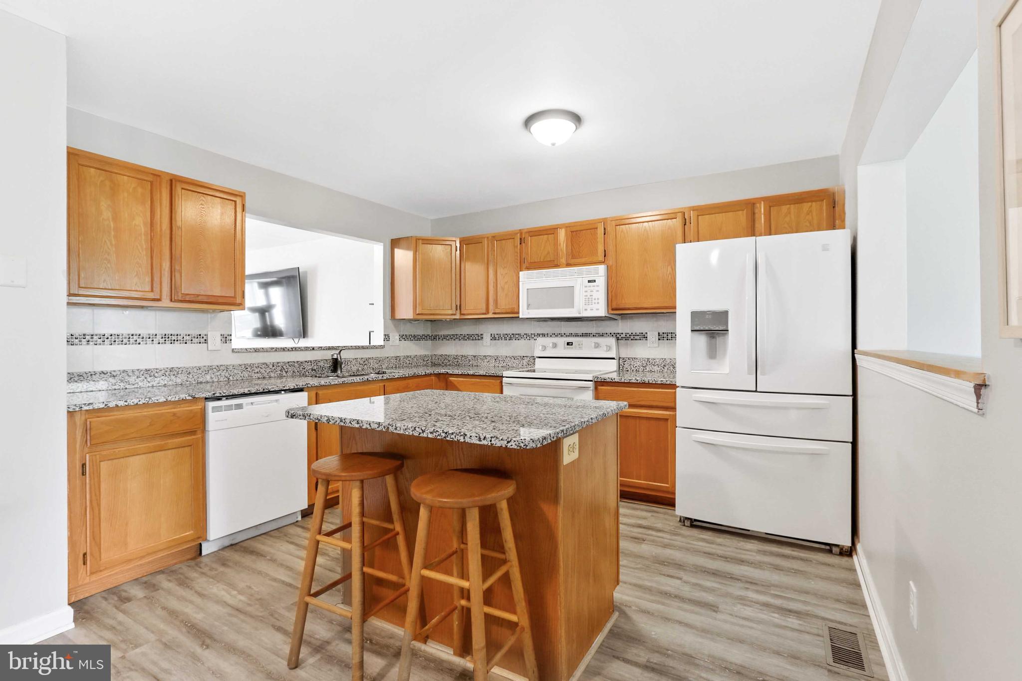 CONSTANT FRIENDSHIP - Residential