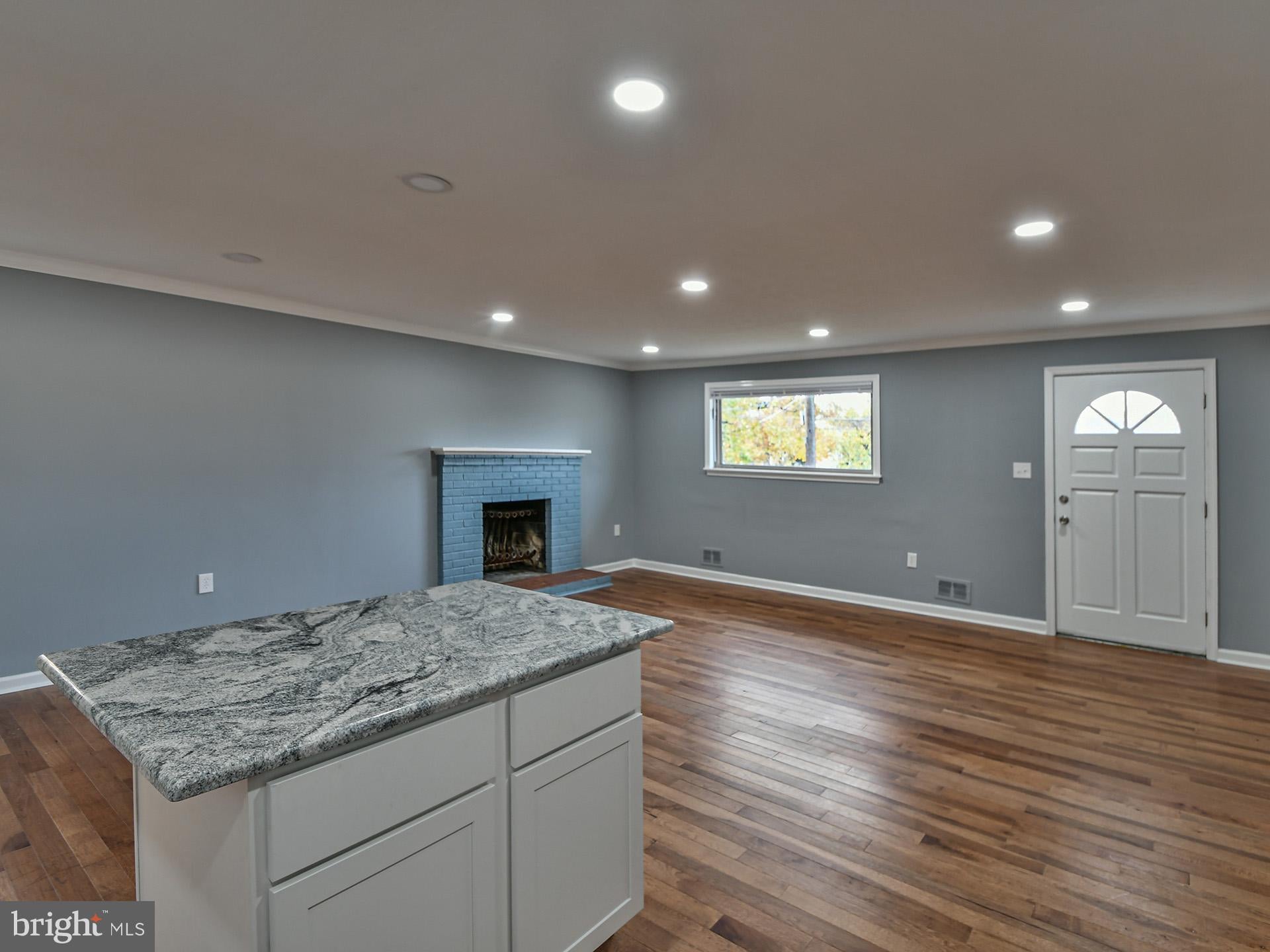 5812 SUITLAND ROAD (MAIN LEVEL)