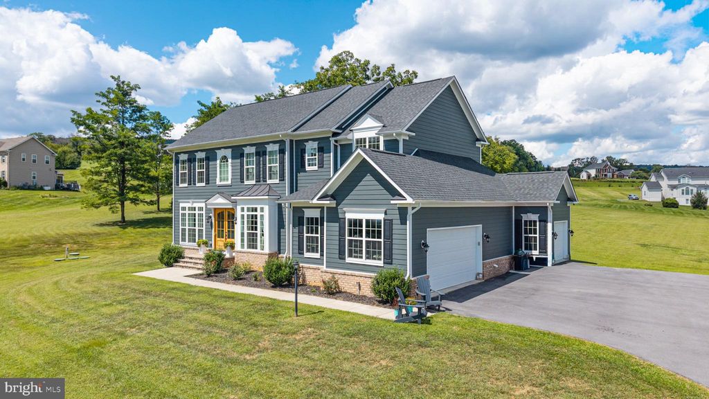 Photo of 35490 Sunny Ridge Road, ROUND HILL, VA 20141 (MLS # VALO2108926)