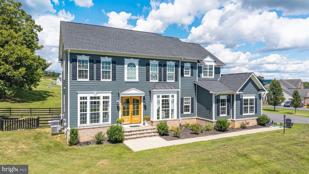 Photo of 35490 Sunny Ridge Road, ROUND HILL, VA 20141 (MLS # VALO2108926)