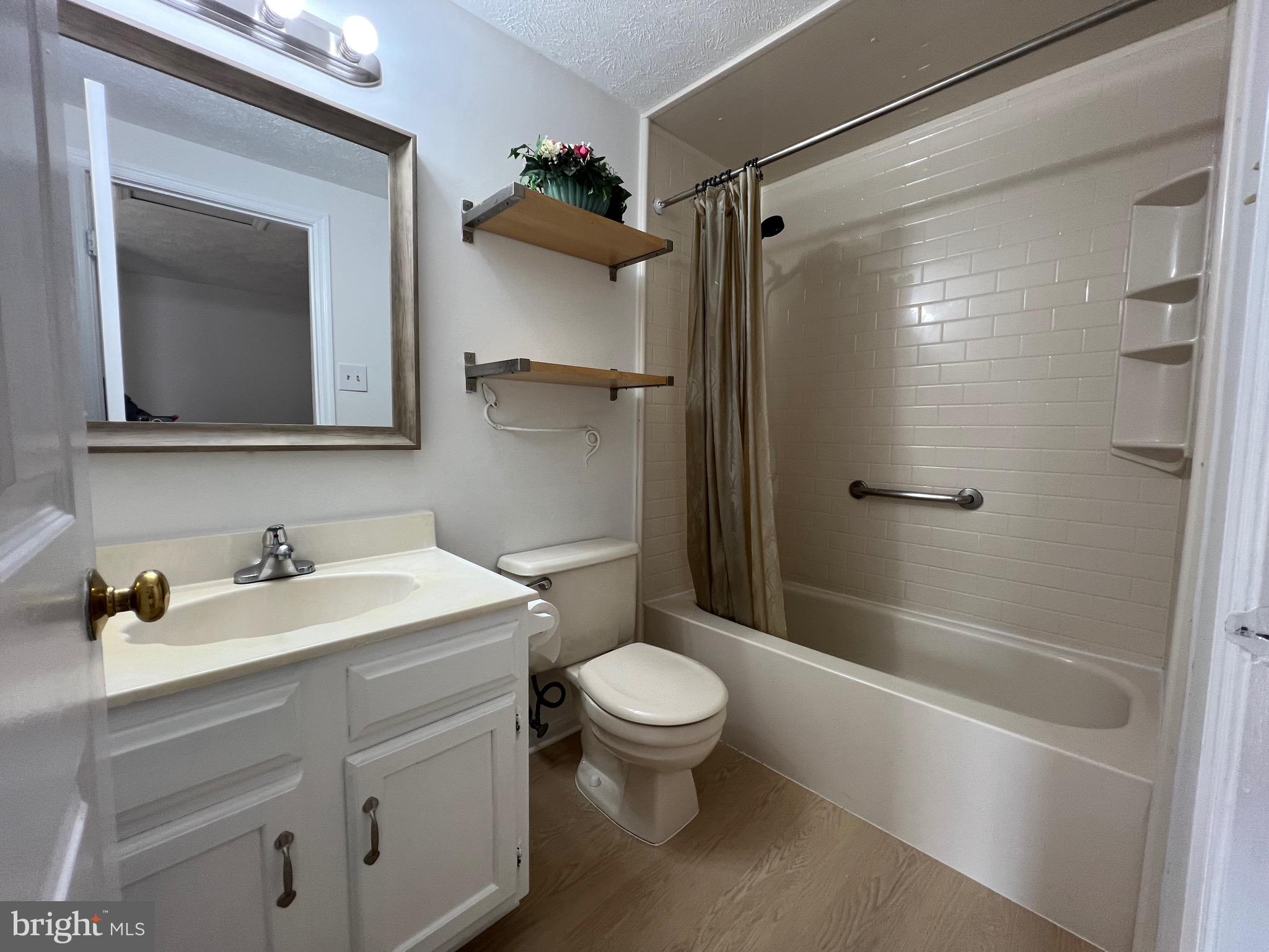 GREEN HOLLY WOODS PLAT T - Residential