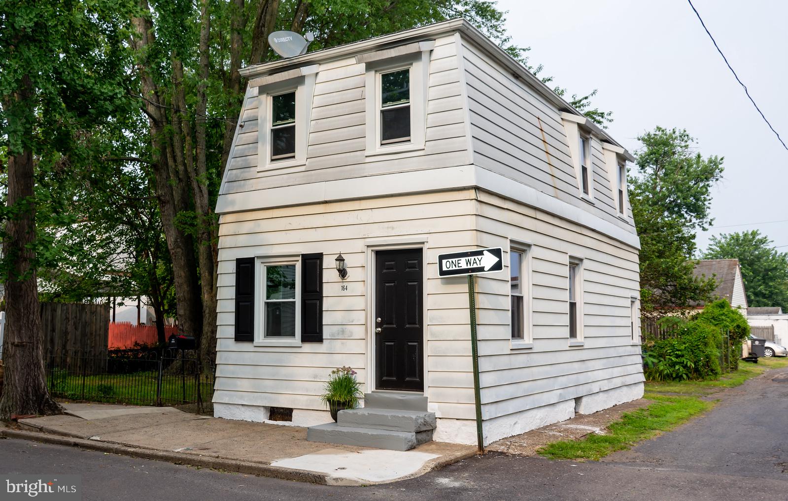 Welcome to the most charming house on the block! You will be delighted to see this newly renovated single with brand new appliances. You'll love the living room located in the front of the house with gorgeous natural light. In between the Living area and the Kitchen is the Dining room or another sitting room! Plant your gardens and enjoy the privacy of your fenced in yard. Call today to book your showing!