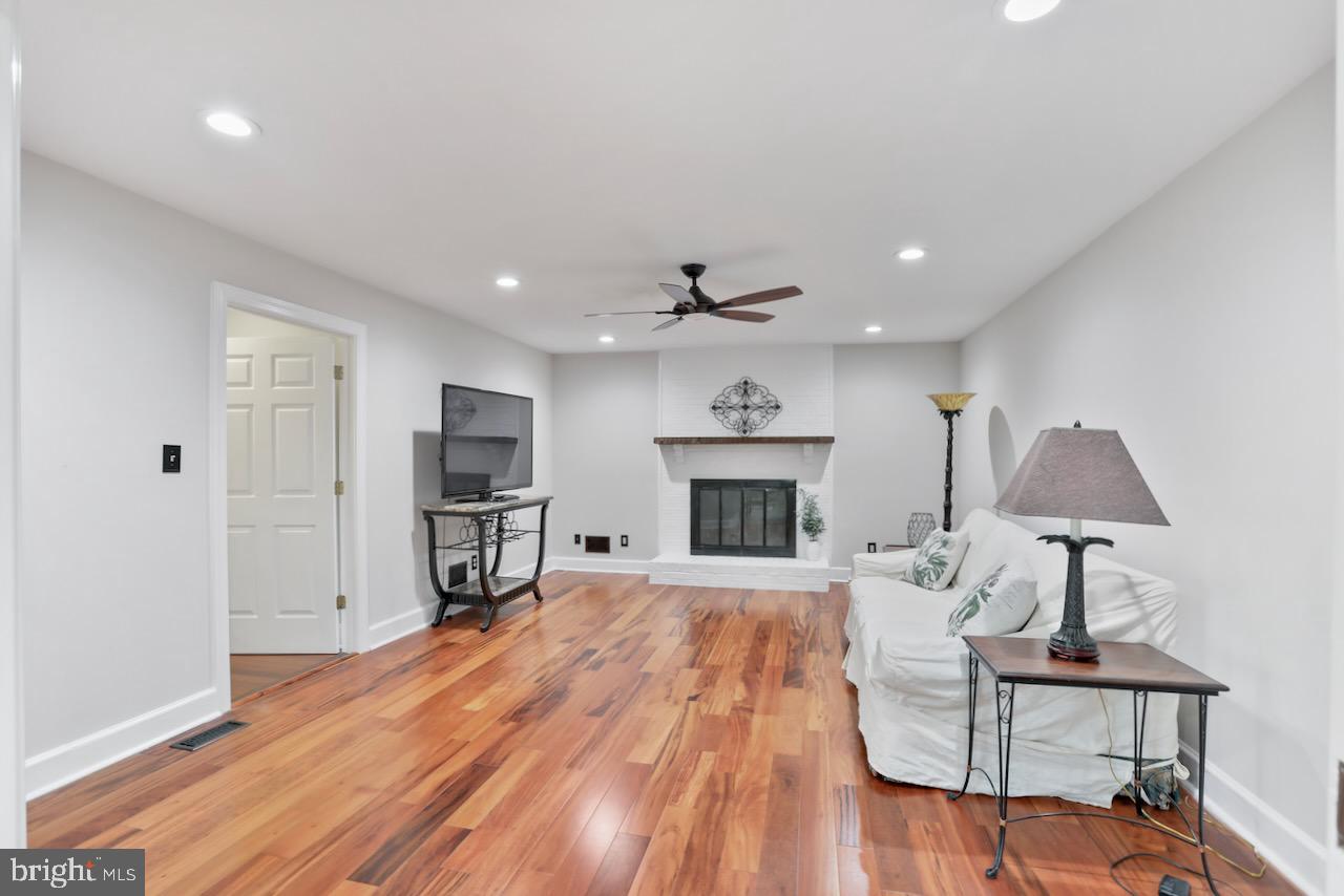 PEER MANOR - Residential