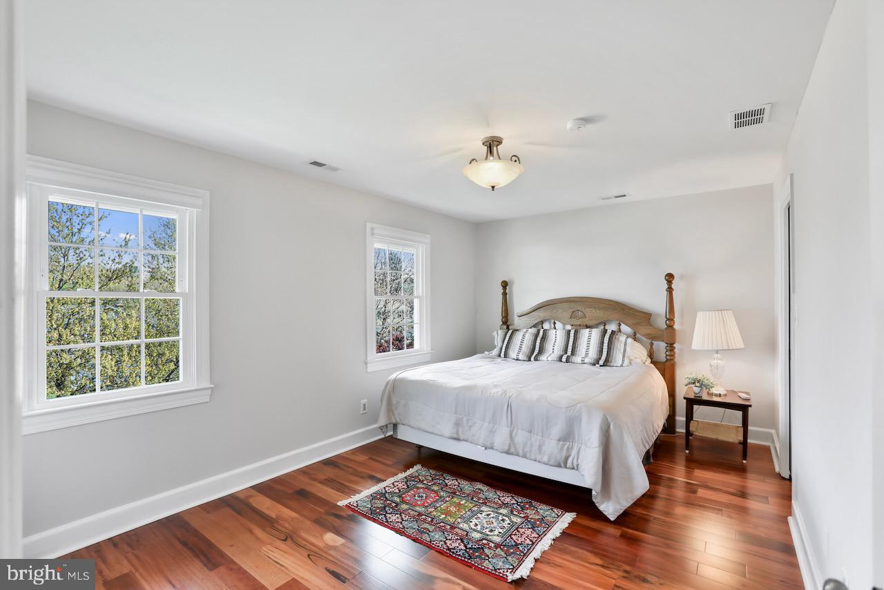 PEER MANOR - Residential