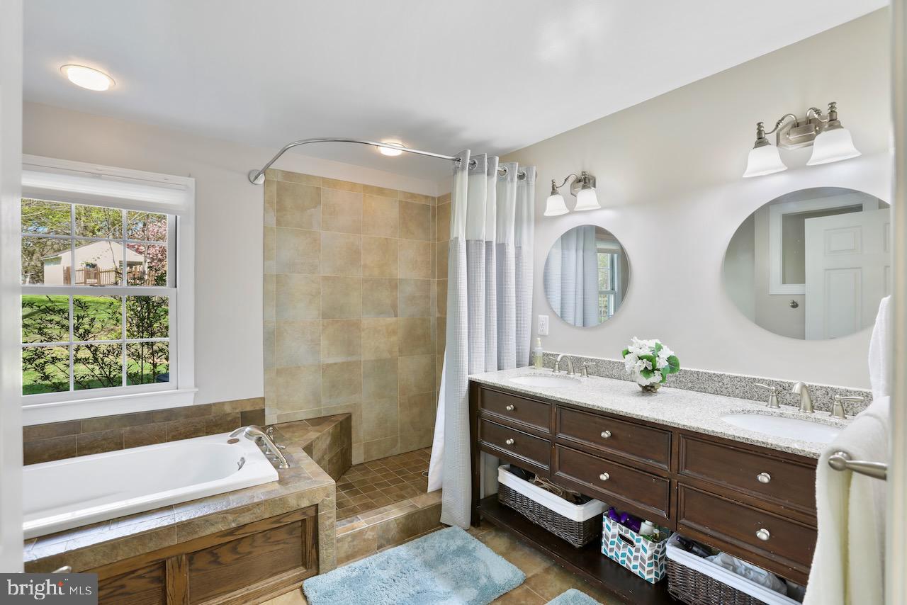 PEER MANOR - Residential