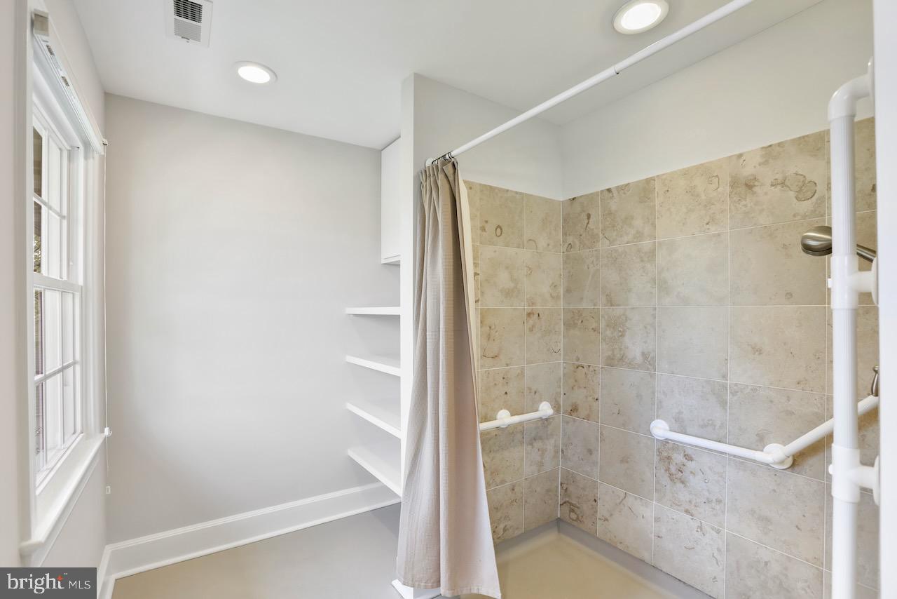 PEER MANOR - Residential