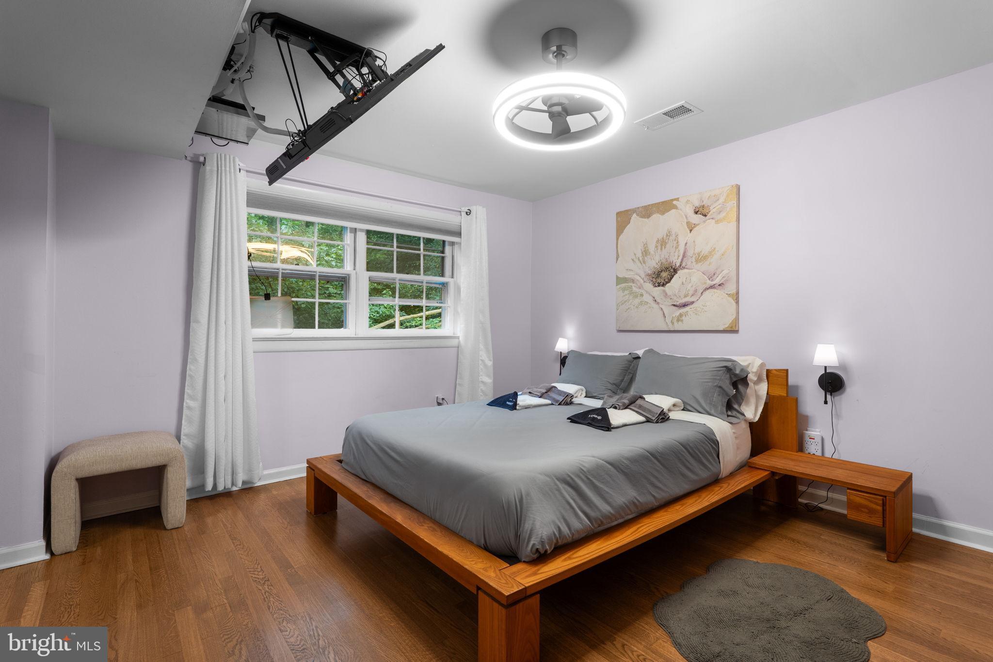 LAKE BARCROFT - Residential