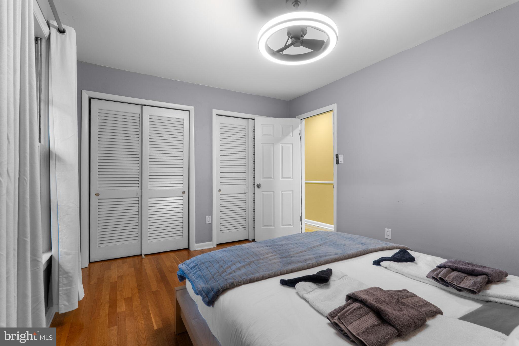 LAKE BARCROFT - Residential