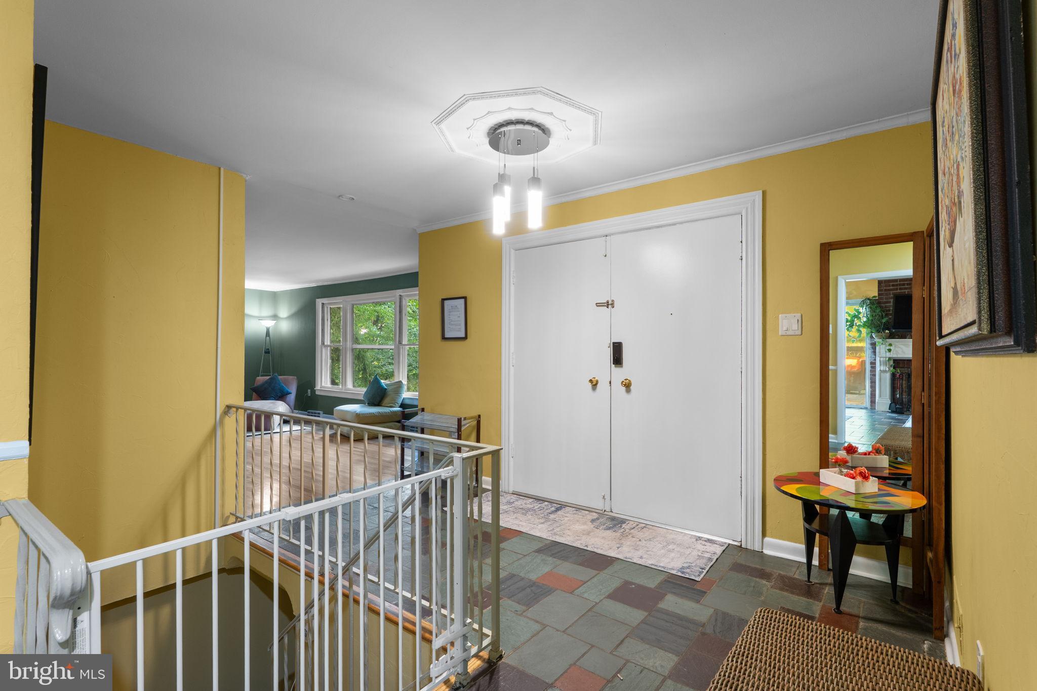 LAKE BARCROFT - Residential