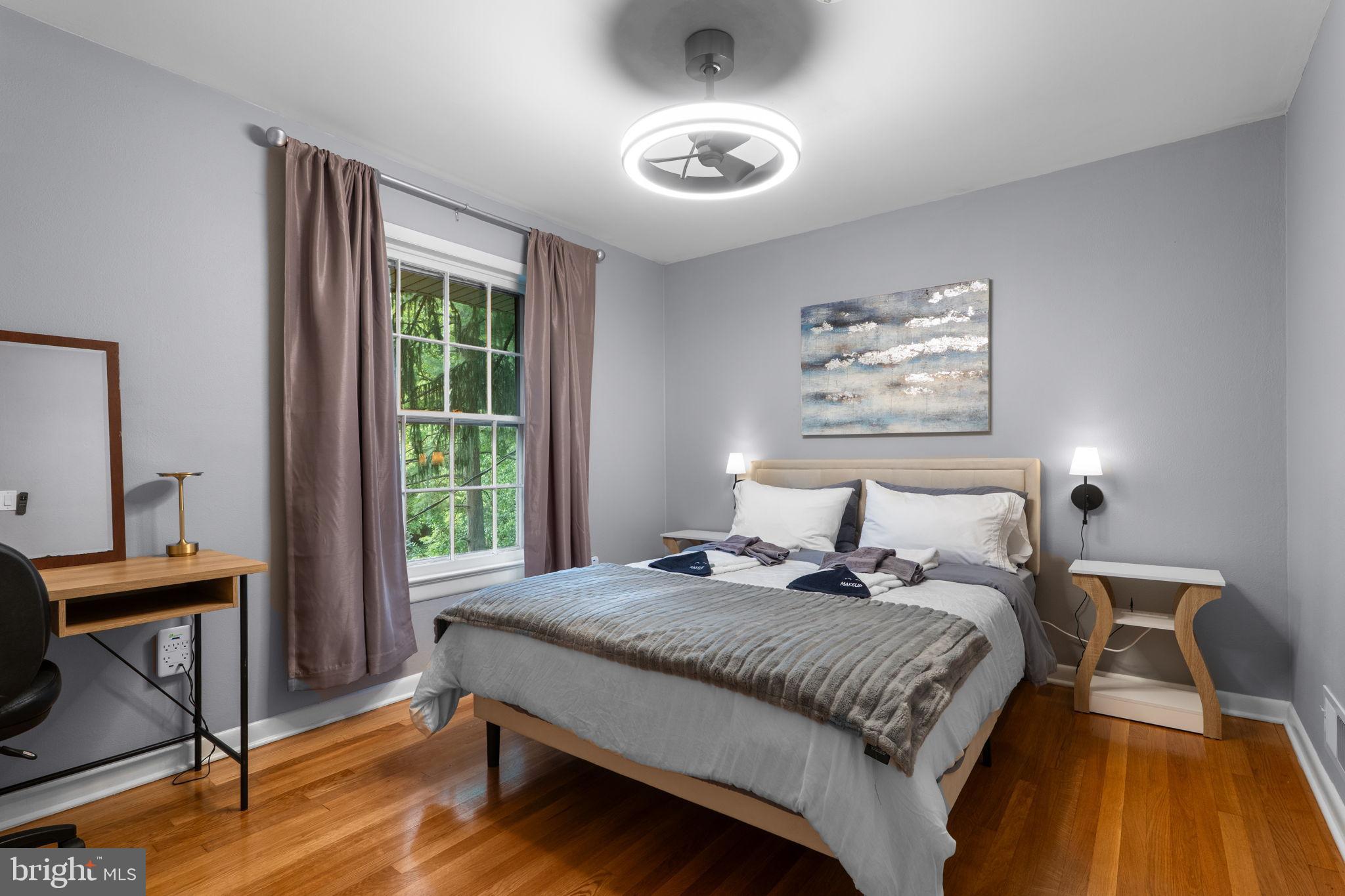 LAKE BARCROFT - Residential