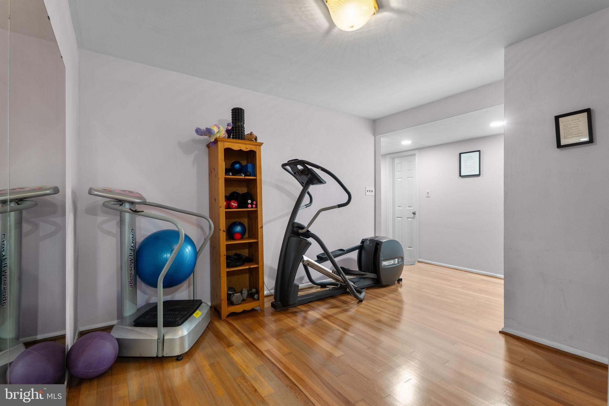 LAKE BARCROFT - Residential