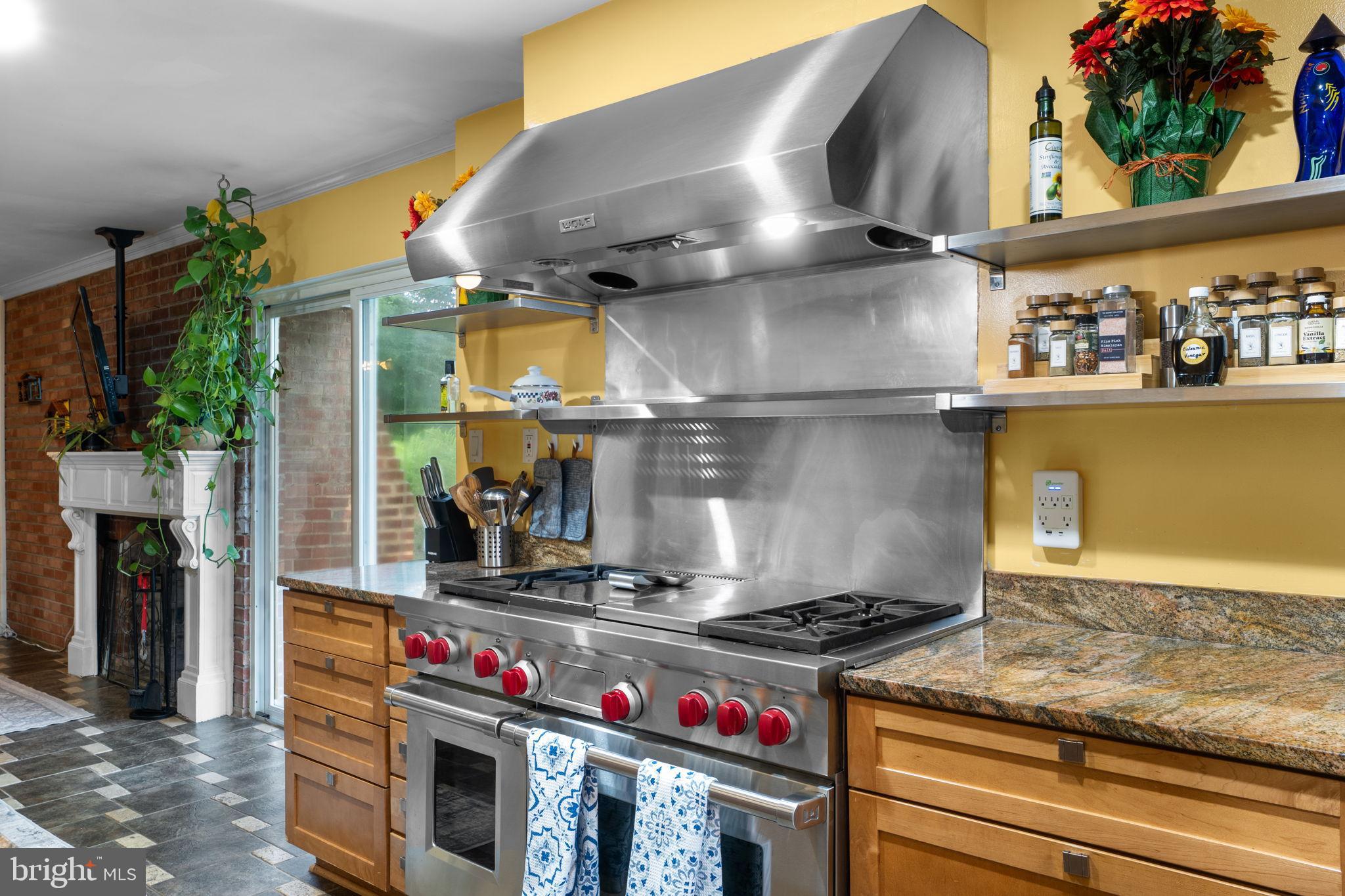 LAKE BARCROFT - Residential