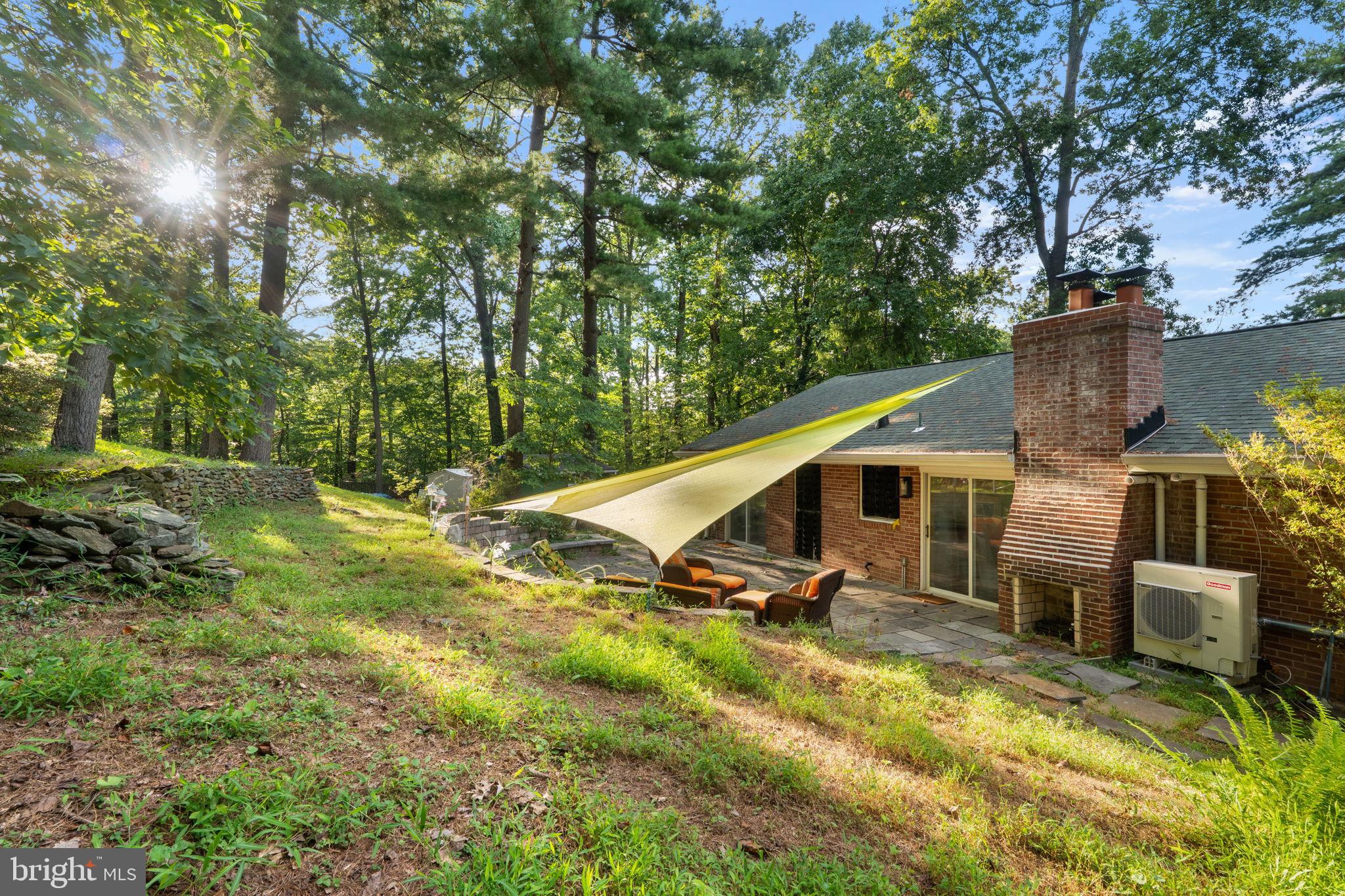 LAKE BARCROFT - Residential