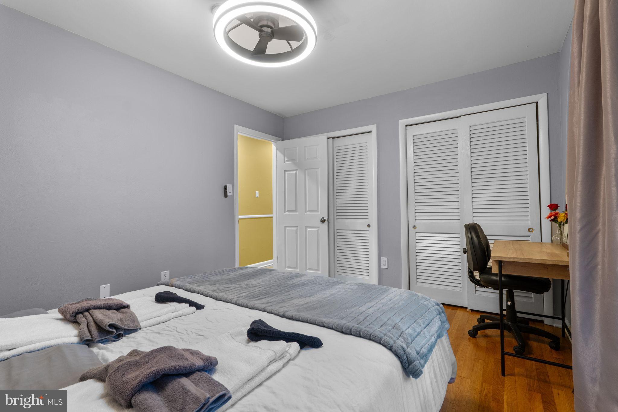 LAKE BARCROFT - Residential