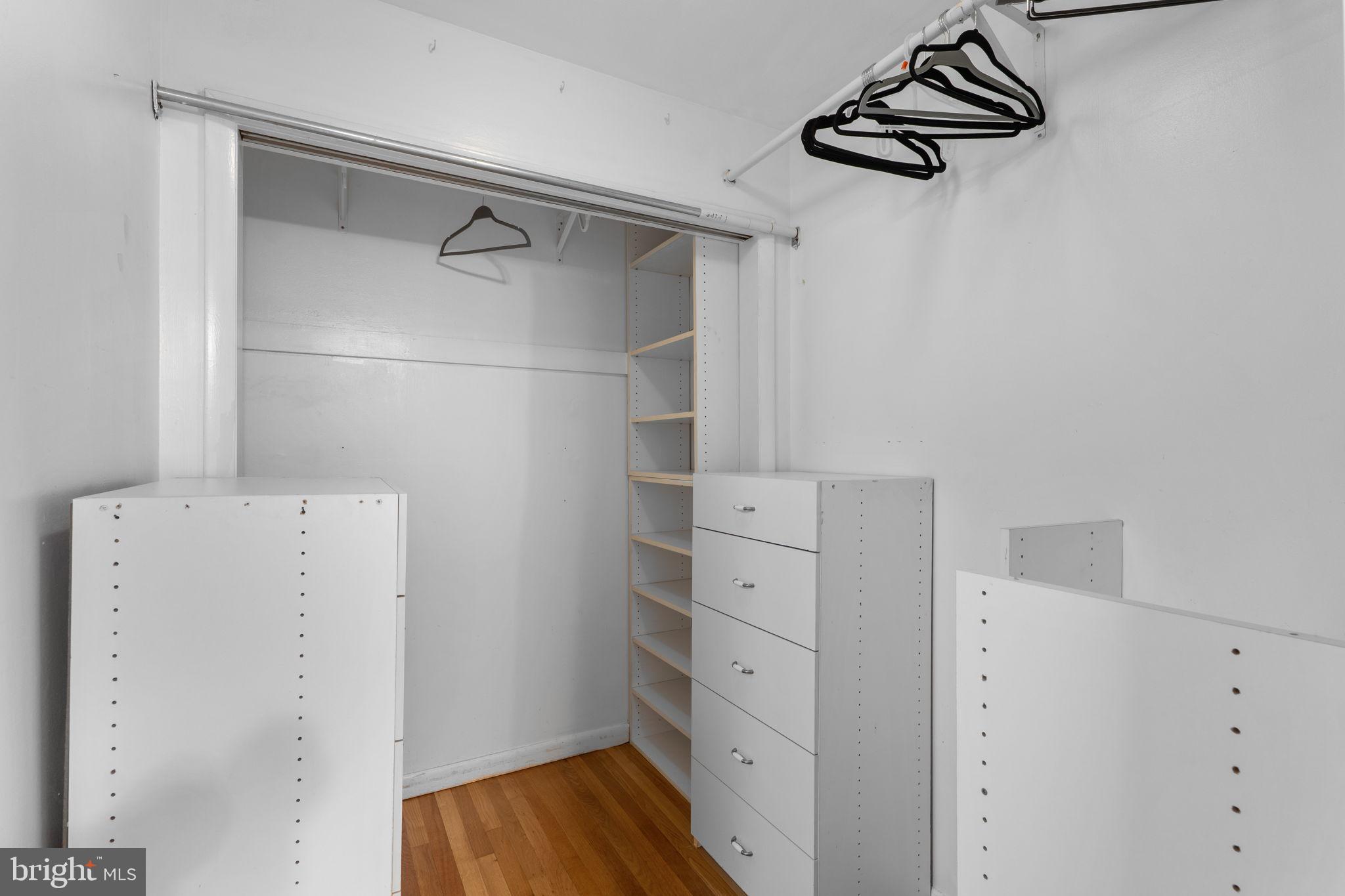 LAKE BARCROFT - Residential