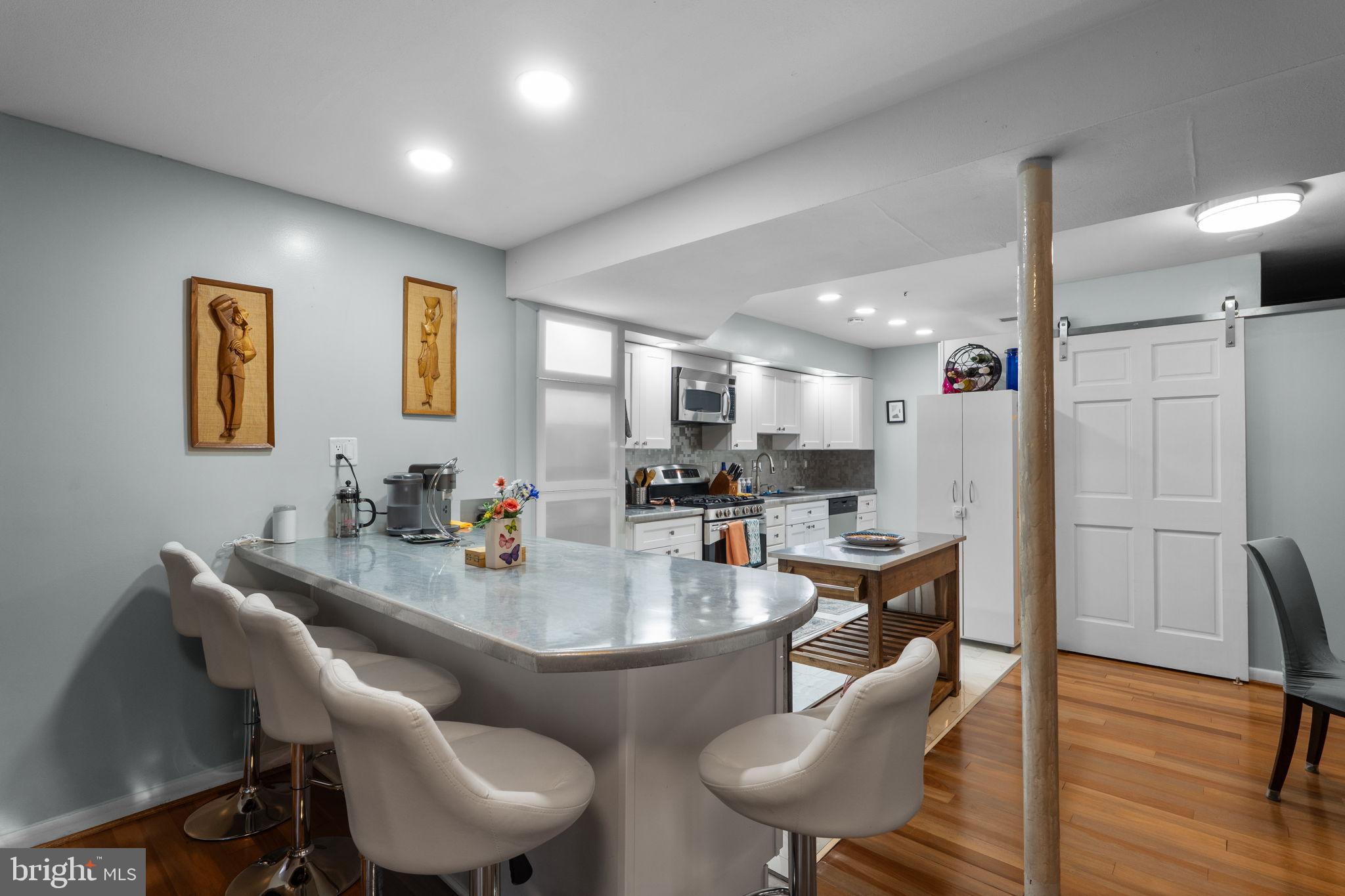 LAKE BARCROFT - Residential